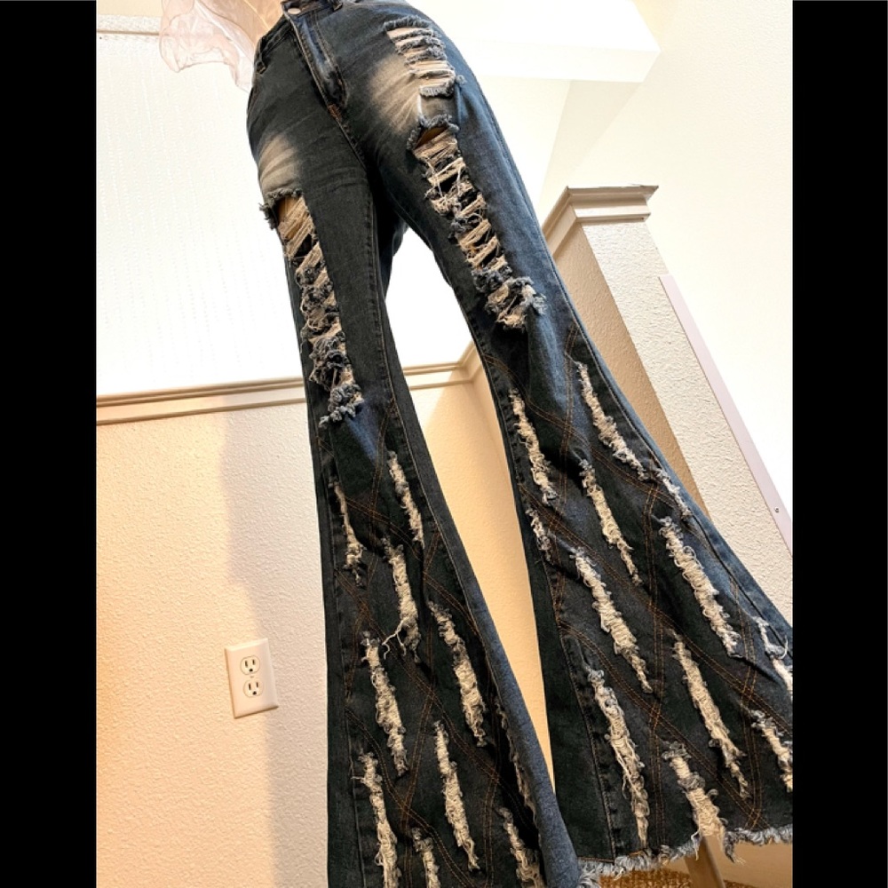 NEW!!! 26 & 27 Sexy Stretchy 2% Elastic High Waisted Ripped Ladder Flare Jeans - Picture 2 of 7